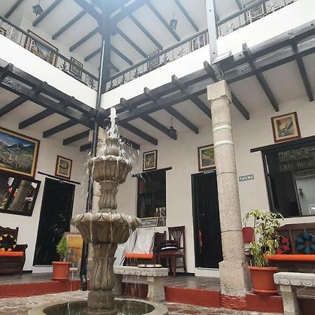 Hostal Flores Quito Exterior photo