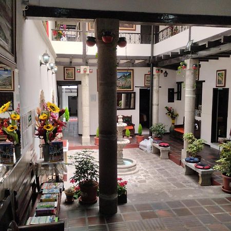 Hostal Flores Quito Exterior photo