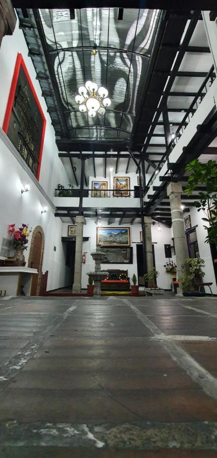 Hostal Flores Quito Exterior photo