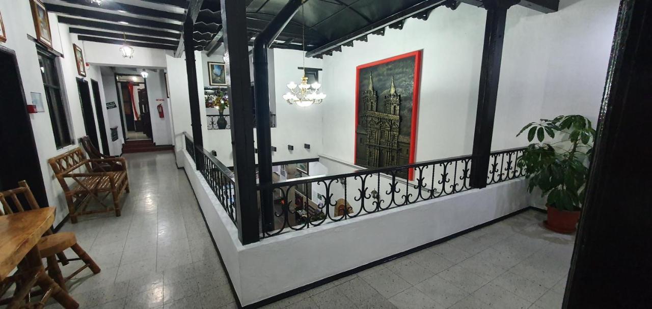 Hostal Flores Quito Exterior photo