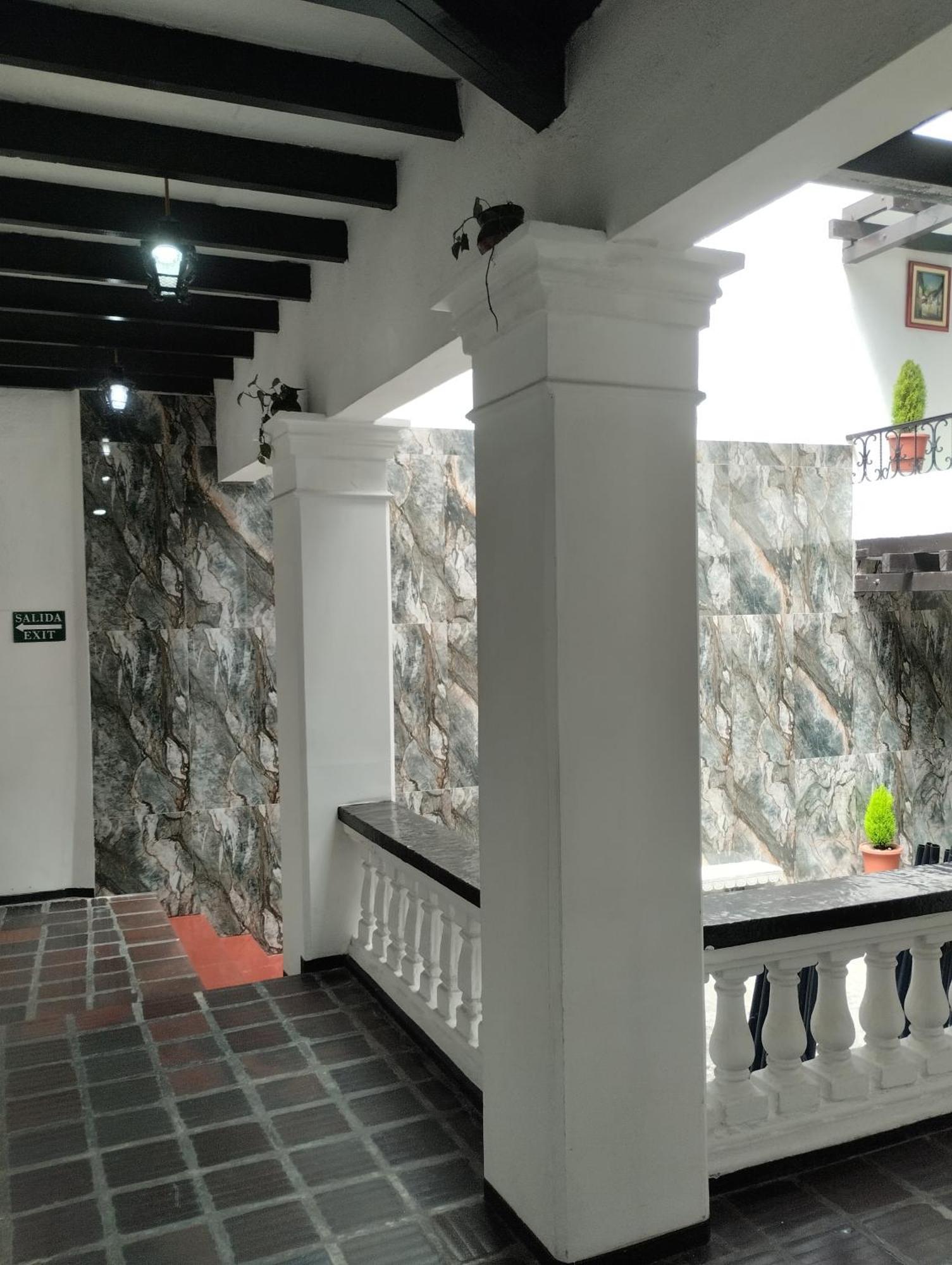 Hostal Flores Quito Exterior photo