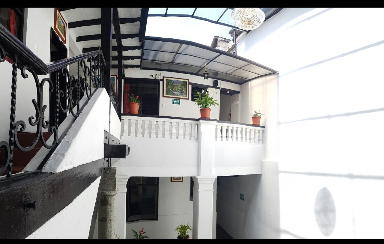 Hostal Flores Quito Exterior photo