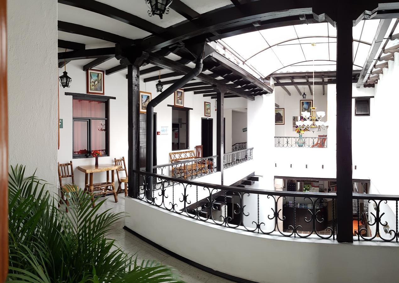 Hostal Flores Quito Exterior photo