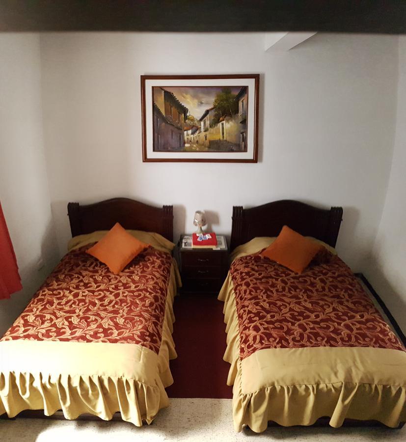 Hostal Flores Quito Exterior photo