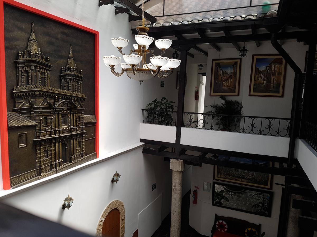Hostal Flores Quito Exterior photo